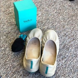 Cream Tieks size 9